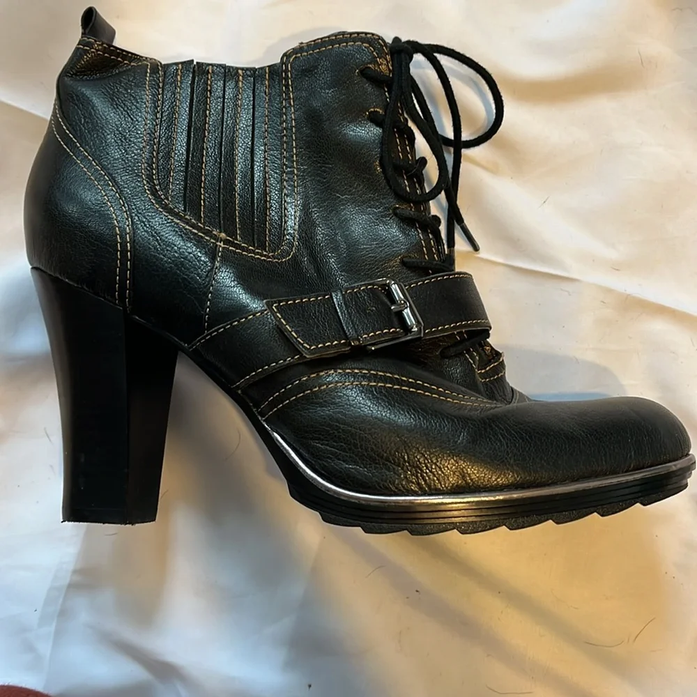 Sofft | women’s black high heel boots with buckle strap and laces shoe size 11 - Picture 7 of 15